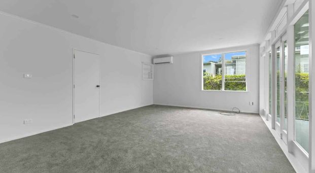 Perfect Looking! - Photo 1