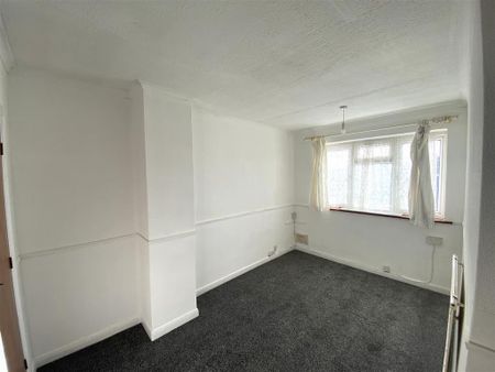 3 bedroom end of terrace house to rent - Photo 3