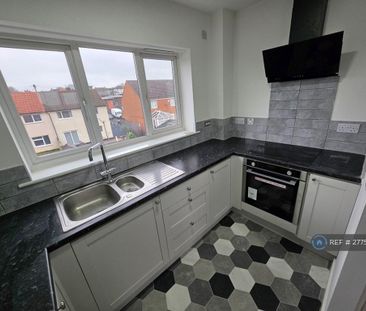 2 bedroom maisonette to rent - Photo 6