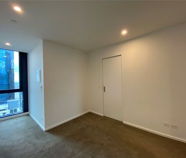 5209/560 Lonsdale Street - Photo 6