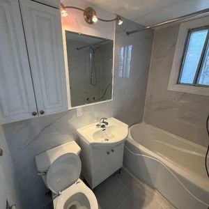 Beau 4½ à louer A 2 minutes à pied du métro + terminus Cartier - Photo 2