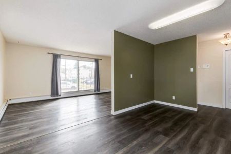 - 1 Bedroom at The Townhouse - Photo 2