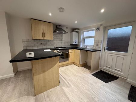 2 bedroom terraced house to rent - Photo 5