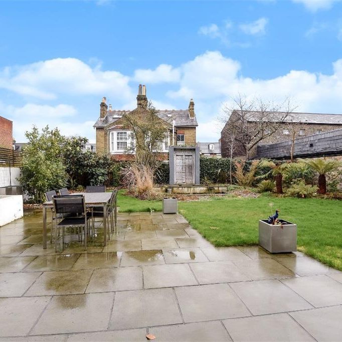 Mortlake Road, Kew, Richmond, Surrey, TW9 - Photo 1