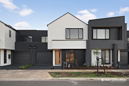 22 Adenmore Cct, Deanside VIC 3336 - House For Rent | Domain - Photo 5