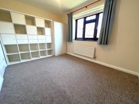 4 bedroom detached house to rent - Photo 2