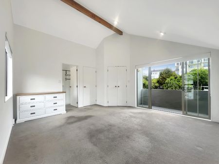 Sunny 3 bedroom 2 Bathroom - Walking to Parnell Primary School - Photo 3