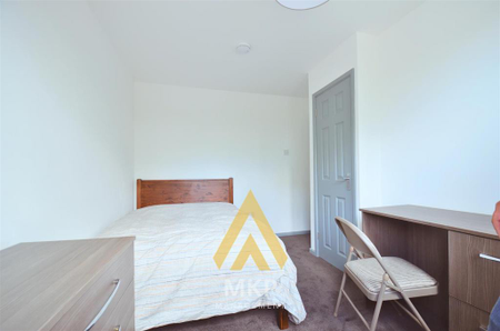 4 bedroom terraced house to rent - Photo 3