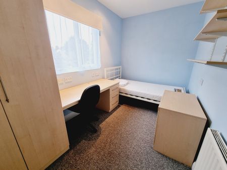 4 Bed Student Accommodation - Photo 3