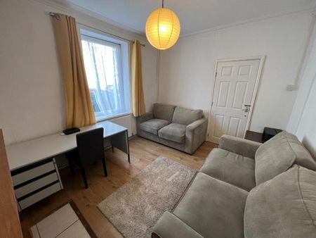 4 bedroom terraced house to rent - Photo 2