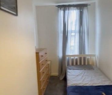 1 bedroom in a flat share to rent - Photo 1