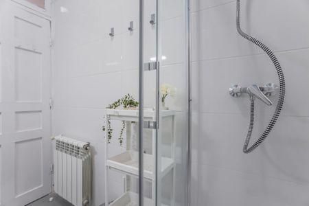Cozy Room in the Heart of Madrid - Photo 2