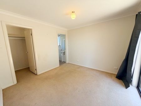 Stylish and Spacious Villa - Photo 4