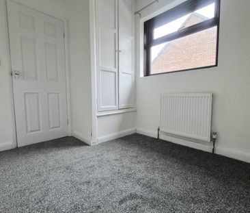 Cousin Lane - Photo 3