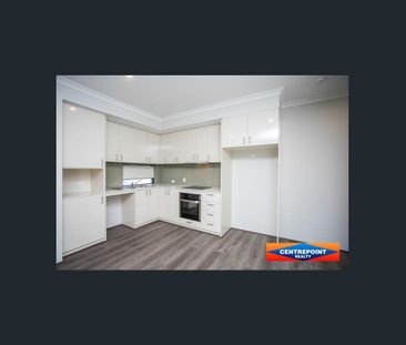 2 Bedroom, 2 Bathroom Modern Apartment + Balcony! - Photo 2