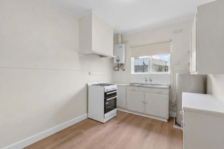 Great Location - Photo 2