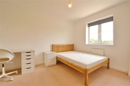 4 bedroom semi-detached house to rent - Photo 3