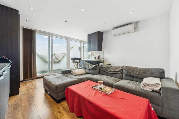 3 Bed Flat, Ritherdon Road, SW17 - Photo 1