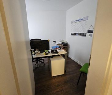 Moderne 3 Zimmer EG Wohnung mit Terrasse in zentraler Lage - Photo 2