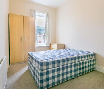 3 bedroom flat to rent - Photo 1