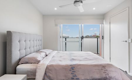 Charming 2-Bedroom Apartment - Photo 5