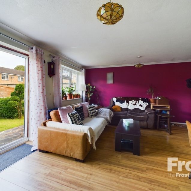 Robin Way, Staines-upon-Thames, Surrey,TW18 - Photo 1