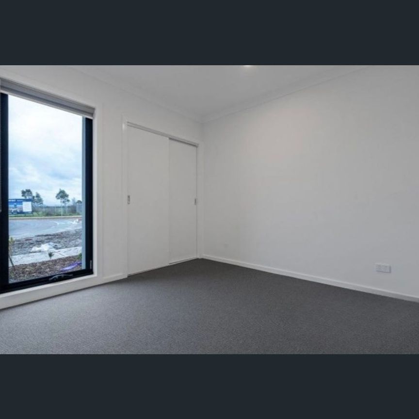 Spacious Family Home in Wollert - Photo 1