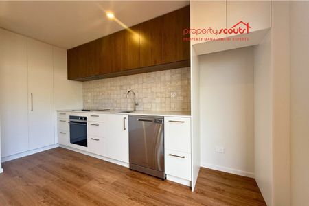 Modern 2-Bed, 2-Bath Townhouse in the Heart of Christchurch – Stylish, Sunny & Super Convenient - Photo 3