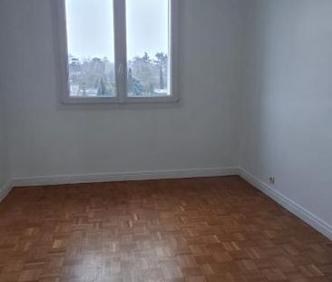 Location Appartement 4 pièces 67m² STE FOY LES LYON 69110 - Photo 3