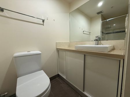 Fully Furnished Student Apartment Next to University of Melbourne (Students only) - Photo 3