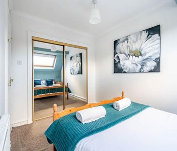3 bedroom mews to rent - Photo 4