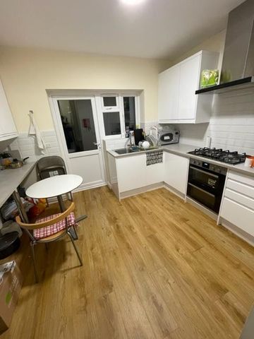 Room in a Shared House, Hardwicke Road, N13 - Photo 4