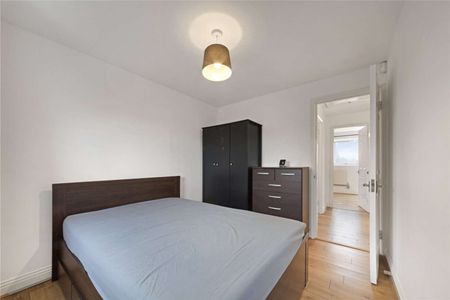 Bright and spacious 2 double bedroom split level apartment to rent in Canary Wharf. - Photo 2