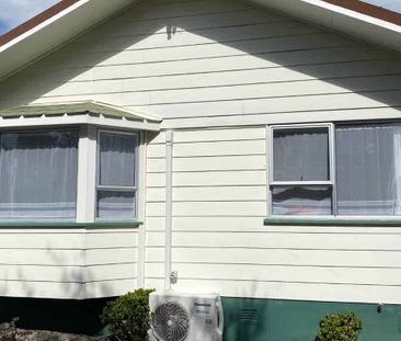 Cozy Cottage in Onerahi - Photo 4