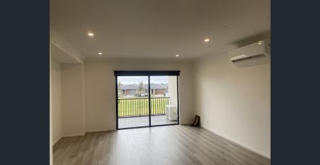 Nearly new property in prime Location - Photo 4