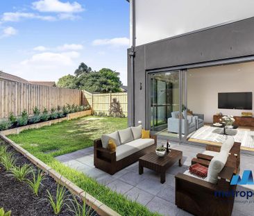 3A Abbin Avenue, BENTLEIGH EAST, VIC - Photo 2