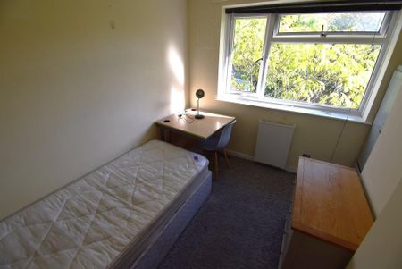 1 bedroom in a house share to rent - Photo 2