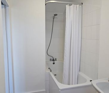 1 Bed Flat, Rosenthal Road, SE6 - Photo 2
