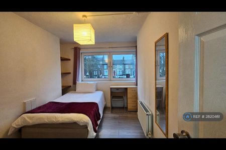 5 bedroom flat to rent - Photo 4