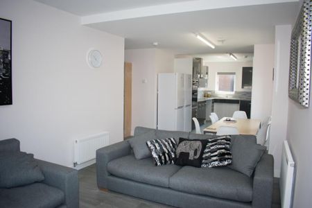 8 bedroom private hall to rent - Photo 5