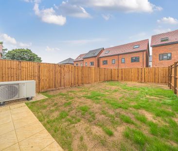 4 bedroom link detached house to rent - Photo 2