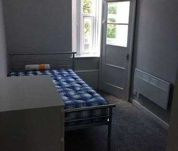 4 bedroom flat to rent - Photo 3