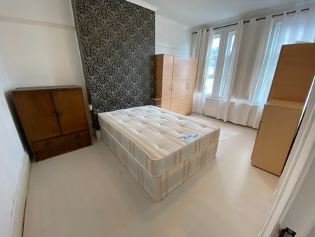 Room in a Shared House, Ivy Road, NW2 - Photo 2