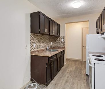 Renovated Suite - 3 Bedroom - Photo 6