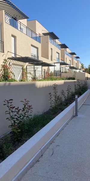 Location Appartement 4 pièces 79m² PORT DE BOUC 13110 - Photo 1