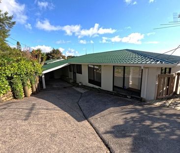 Sunny Elevated 4BR with Sea Views - Photo 6