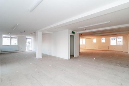 Mixed use to rent - Photo 3