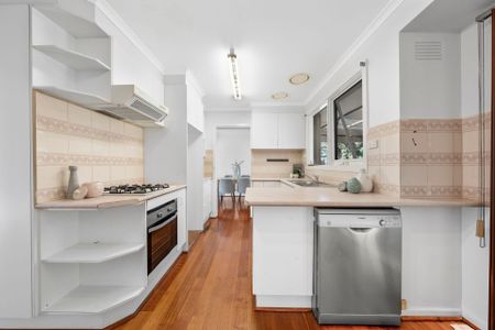 Single-level home on lovely large garden - Photo 4