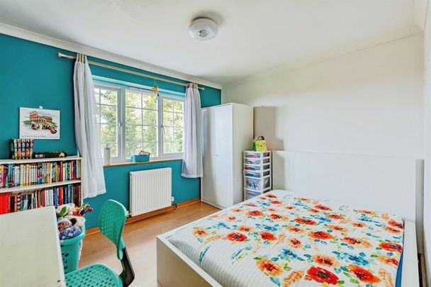 Ranmore Close, CRAWLEY - Photo 1