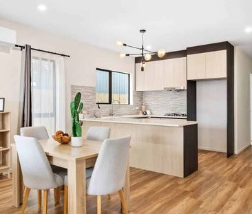 5 bedrooms Duplex Townhouse in Flat Bush - Photo 3